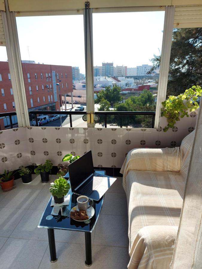 Отель Habitacion Privada A 15 Min De La Playa/Piso Уэльва Экстерьер фото