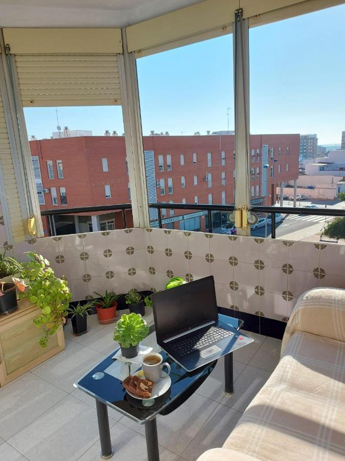 Отель Habitacion Privada A 15 Min De La Playa/Piso Уэльва Экстерьер фото