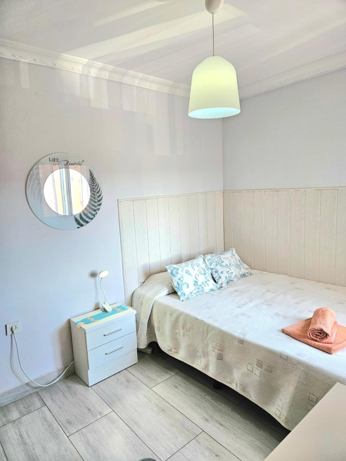 Отель Habitacion Privada A 15 Min De La Playa/Piso Уэльва Экстерьер фото